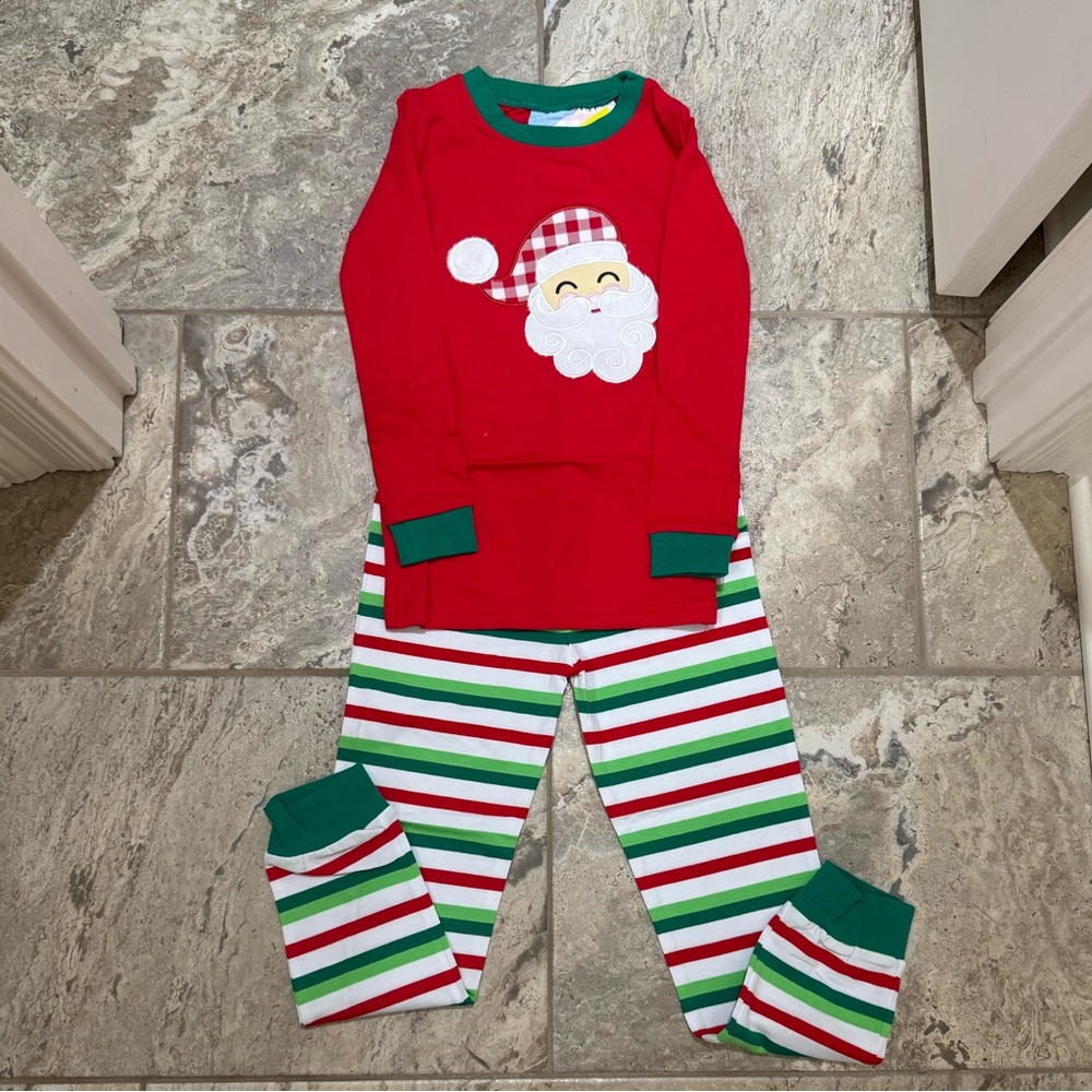 NWT size 7 Classic Whimsy Santa aplique Pajama Set